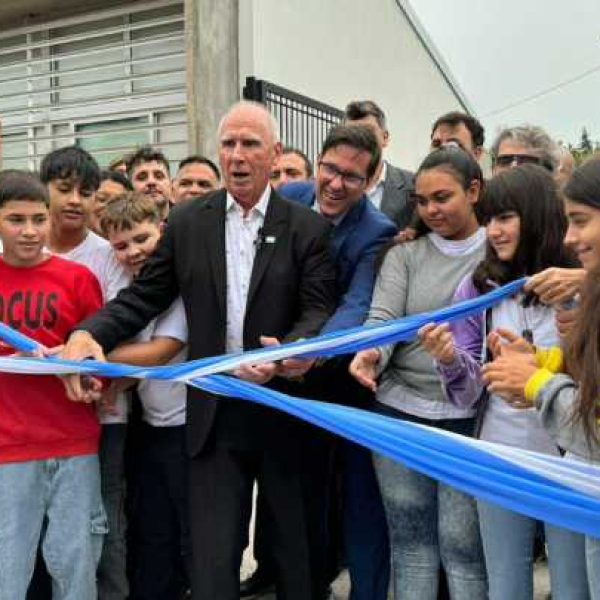 De Grandis y Pullaro inauguraron la nueva escuela secundaria en barrio San Sebastián 