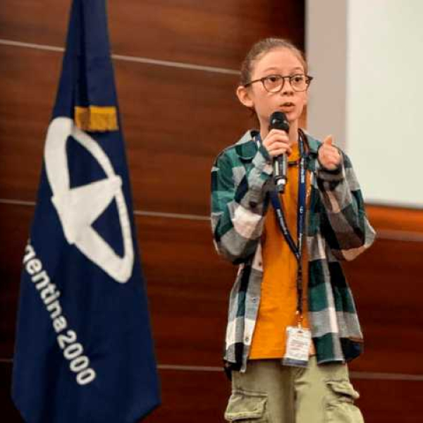 “Un niño autista que habla de autismo”: Ian Moche se presentará en San Lorenzo 
