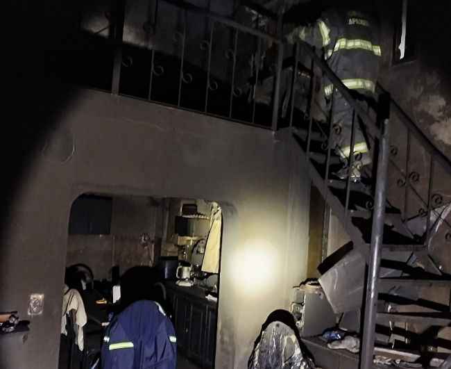 Lucha por su vida la joven de Capitán Bermúdez que perdió a su pareja y a su hijito en un incendio