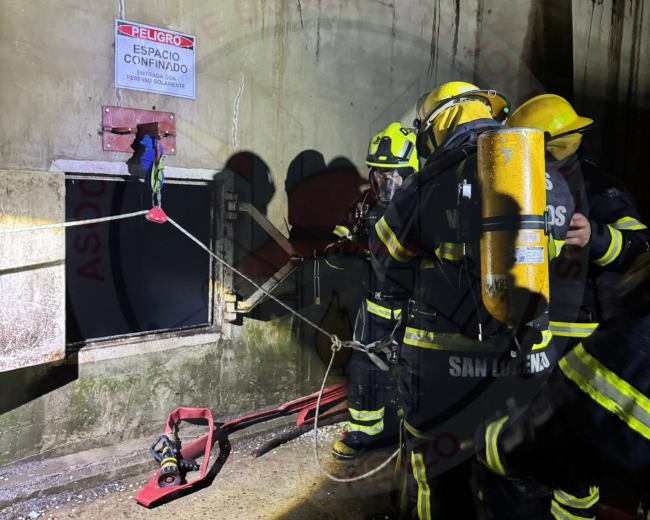 Incendio en la planta de Buyatti: cinco horas de trabajo para controlar el fuego en un silo