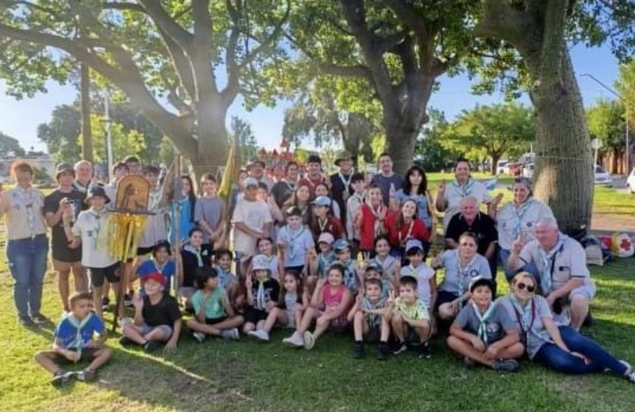 El Grupo Scout Papa Francisco organiza una fiesta retro para recaudar fondos en Capitán Bermúdez