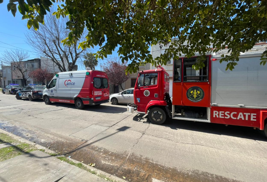San Lorenzo: auxiliaron a una mujer de 90 años que pedía ayuda dentro de su vivienda