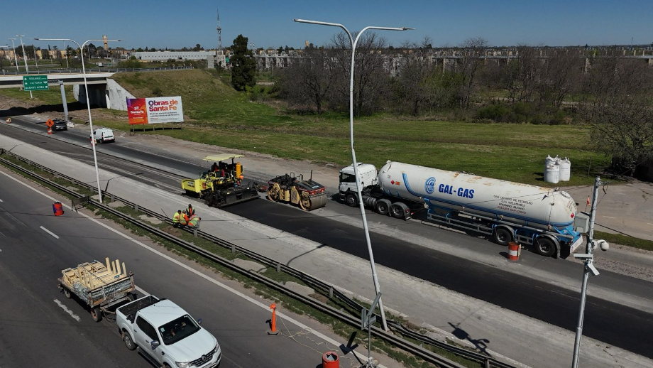 Con trabajos nocturnos Provincia avanza en la construcción del tercer carril de autopista, que ya tiene 40 % de ejecución