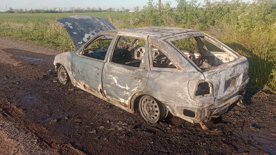 Se incendió un auto en Timbúes: pérdidas totales y sin heridos