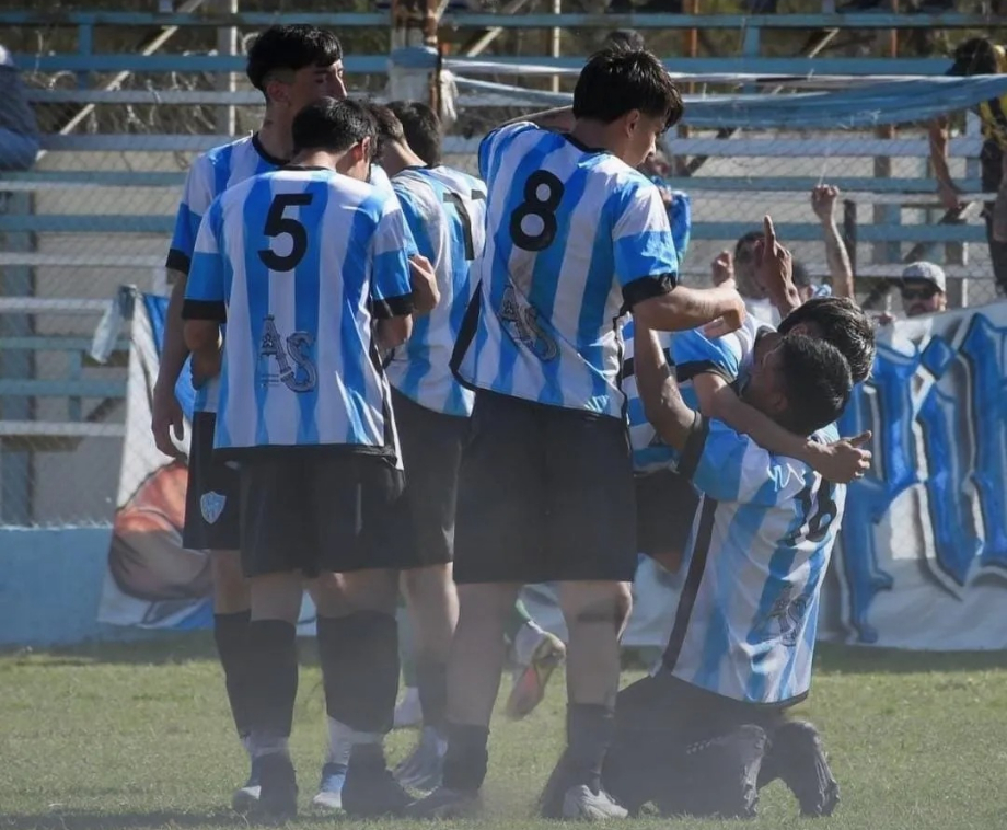 Fútbol regional: Villa Cassini sigue firme, pero Colón no le pierde pisada en la Liga Sanlorencina