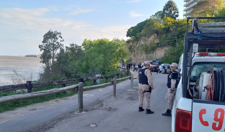 Intensifican la búsqueda de un menor que desapareció en las aguas del río Paraná