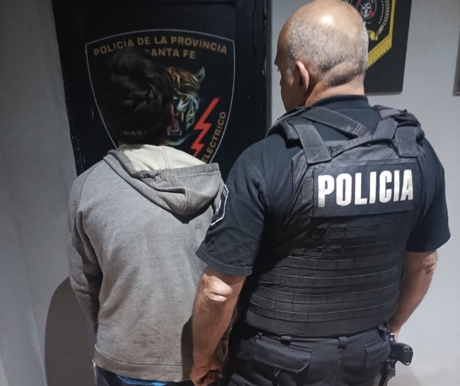 Intentó robar un auto y fue sorprendido por el propietario: terminó en la comisaría