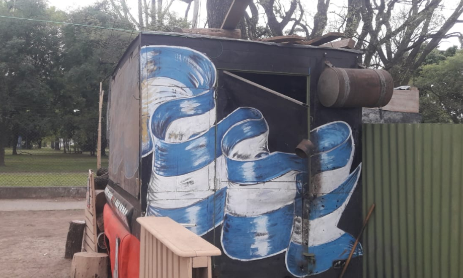 Robaron el carrito de comidas “Chori al Toque” de San Lorenzo