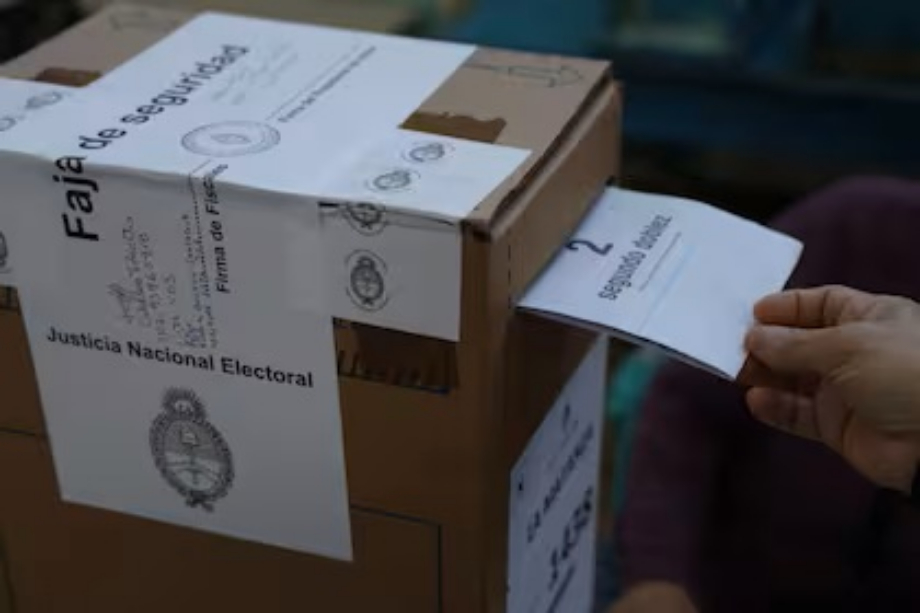Cerraron los comicios con la participación más baja desde el regreso de la democracia: solo votó el 66% del padrón