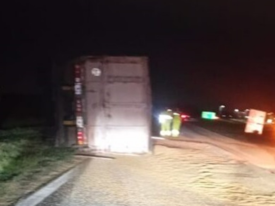 Impactante vuelco en la autopista Rosario - Cordoba