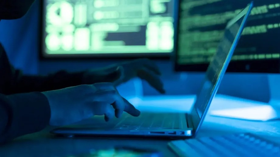 Condena inédita: Lo sentenciaron por montar con inteligencia artificial videos sexuales falsos de sus vecinas 