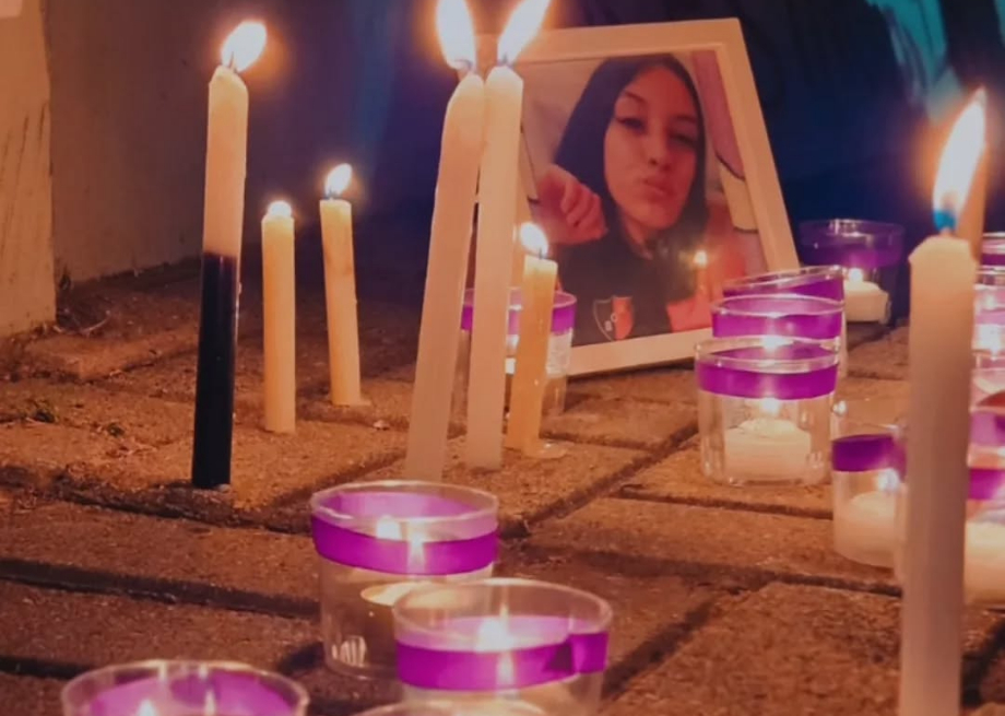 A un año del crimen de Sofía Delgado, la recordaron con una sentada en el Paseo del Pino