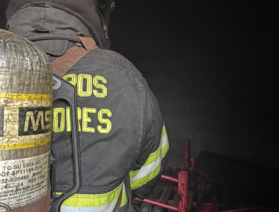 Incendio en una vivienda de Puerto General San Martín: bomberos evitaron que el fuego se propagara