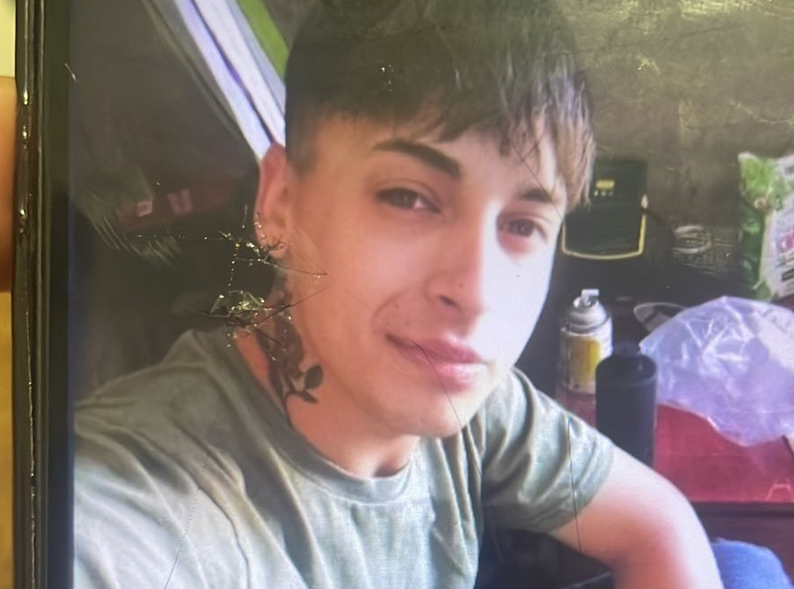 Buscan a un joven de 20 años que se ausentó de su hogar en Capitán Bermúdez