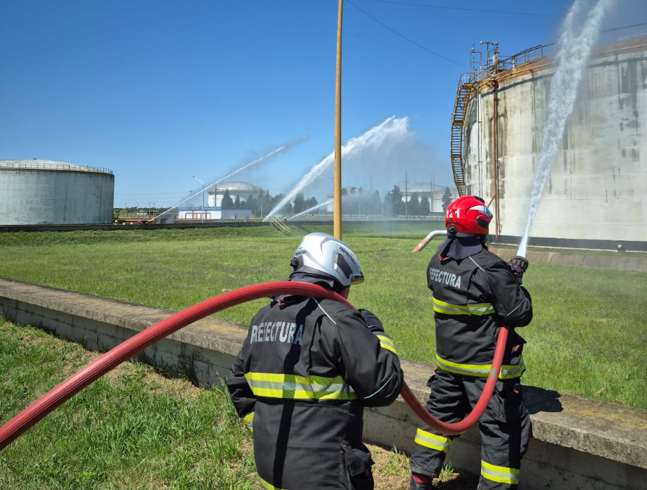 Simulacro en YPF: evaluaron la respuesta ante un derrame y explosión de combustible en San Lorenzo