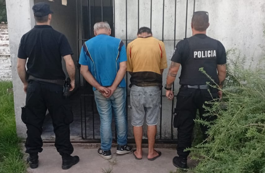 Pujato: Interceptan un vehículo con una bicicleta robada y detienen a dos hombres, uno con captura activa