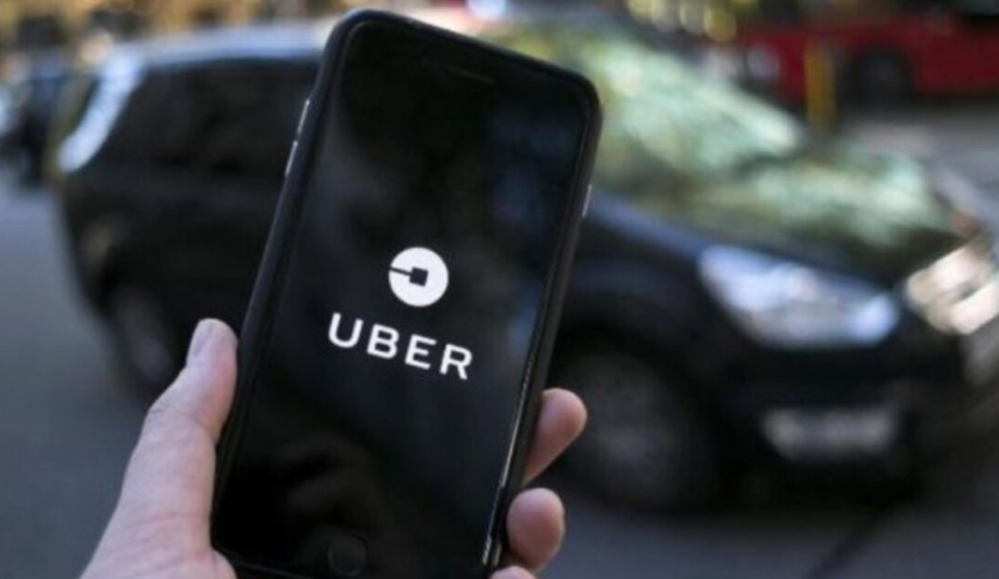 Una adolescente de 16 años de San Lorenzo intentó escapar a Córdoba en un Uber y fue interceptada tras un operativo policial