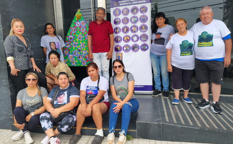 Un árbol sin luces y con nombres: cuando la Navidad también se llena de ausencias