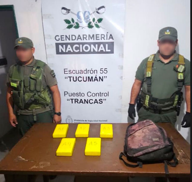 Tucumán: arrojaron una mochila cargada con más de cinco kilos de cocaína