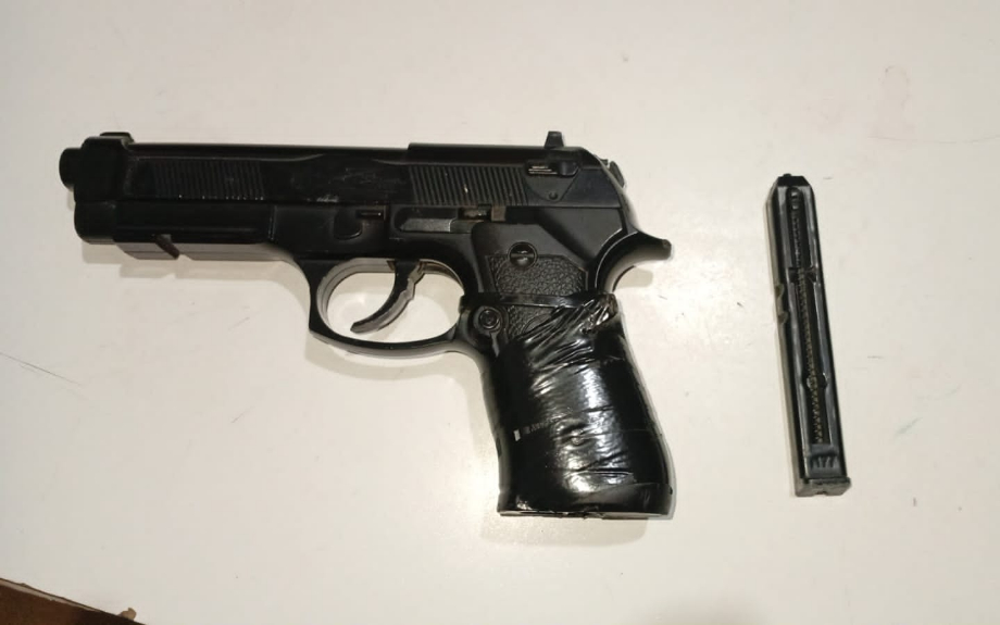 San Lorenzo: Un joven de 24 años fue detenido con una réplica de arma de fuego en plena calle