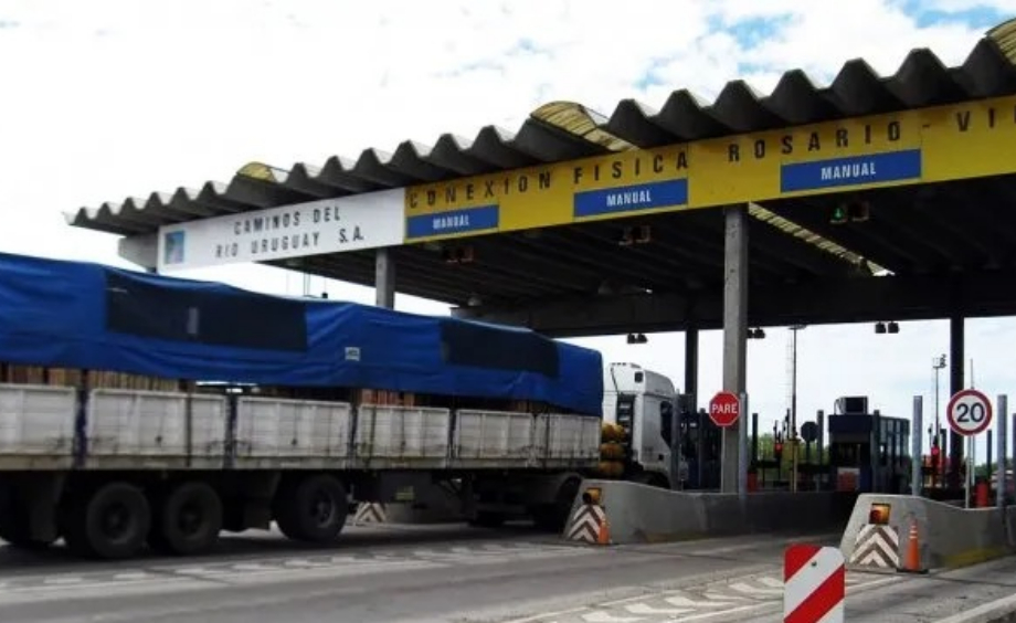 Puente Rosario-Victoria: 70 familias en la calle y un gremio que solo "mira de afuera"