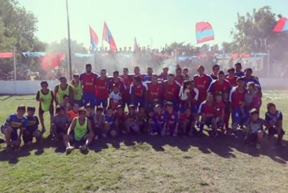 El Campeón vuelve a casa: Villa Felisa estrena su título en un amistoso frente a su gente