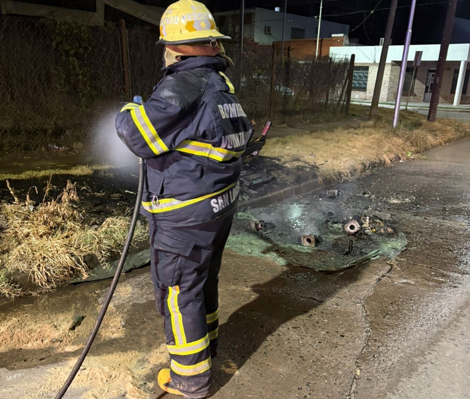 San Lorenzo: Incendio de un contenedor genera alarma en calle San Carlos al 2200
