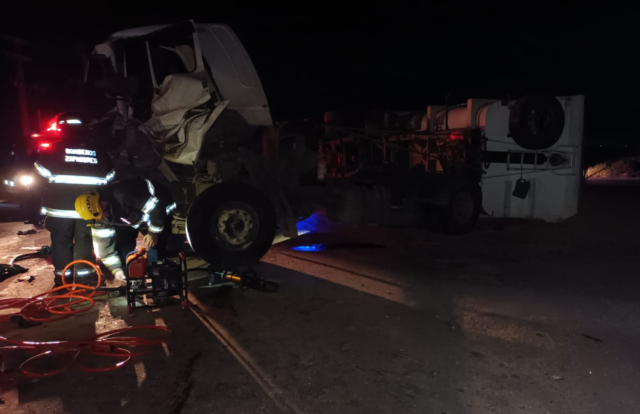 Grave choque de camiones en Puerto General San Martín: un chofer quedó atrapado