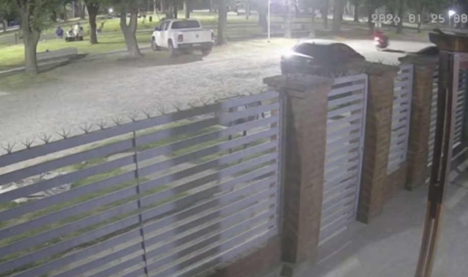 Tensión en Fray Luis Beltrán: Ataque a tiros en la plaza Héroes de Malvinas alarmó a los vecinos