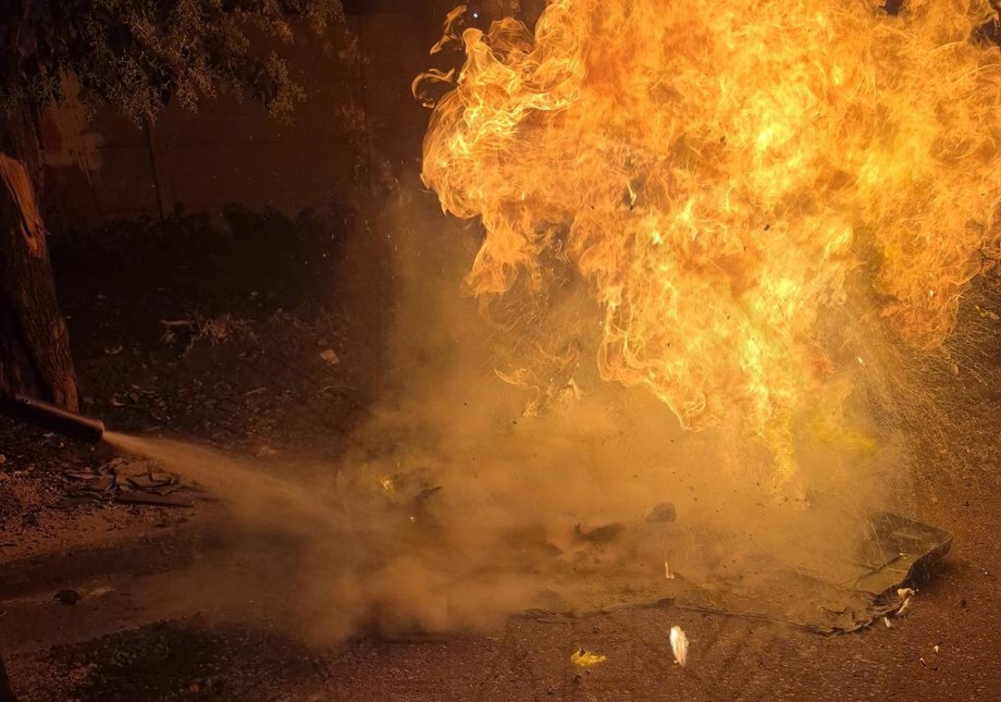 Otra madrugada de fuego en San Lorenzo: Continúa la ola de ataques incendiarios a contenedores de residuos