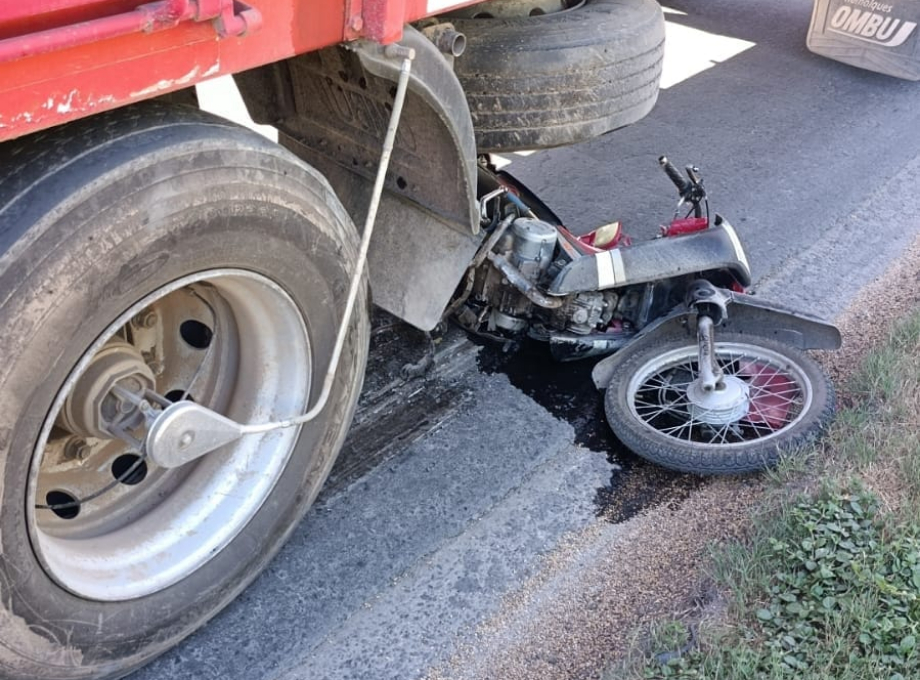 Murió la adolescente que había sufrido graves heridas en un choque entre una moto y un camión en Puerto San Martín