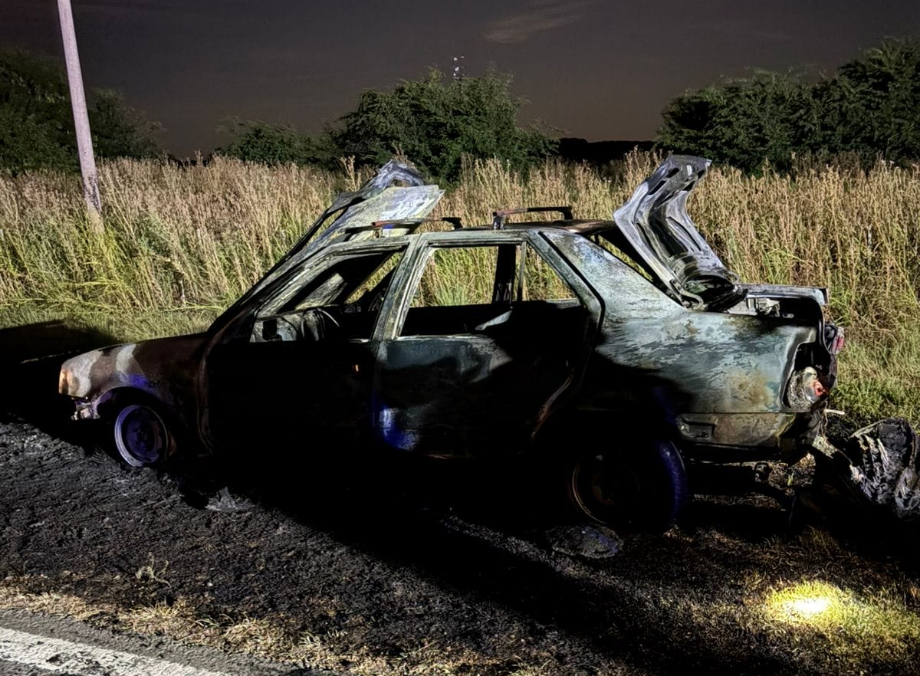 Susto y pérdidas totales en la Ruta 34: un auto se incendió cerca de Luis Palacios