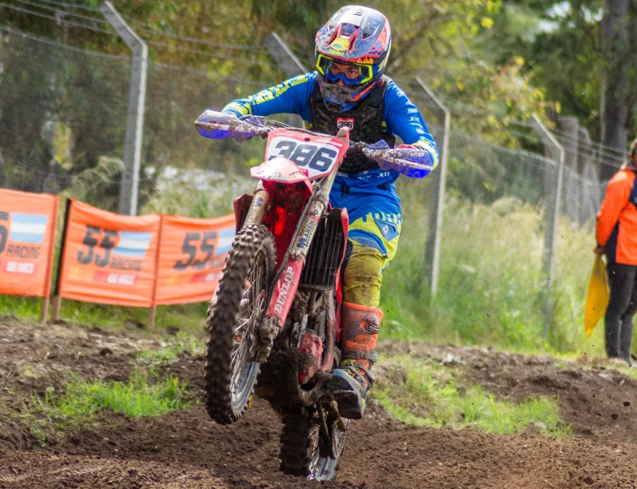 Con el empuje de la familia y a pulmón: el camino de Máximo Bazzana para destacarse en el motocross