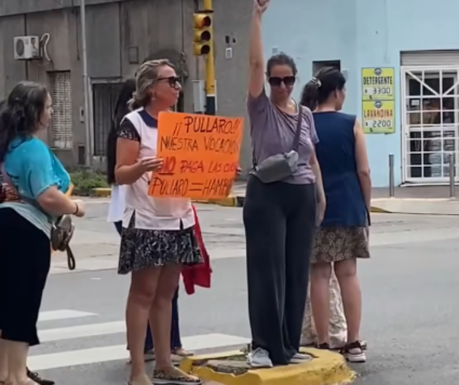 Docentes Autoconvocados encabezan una marcha regional contra el ajuste y la reforma educativa