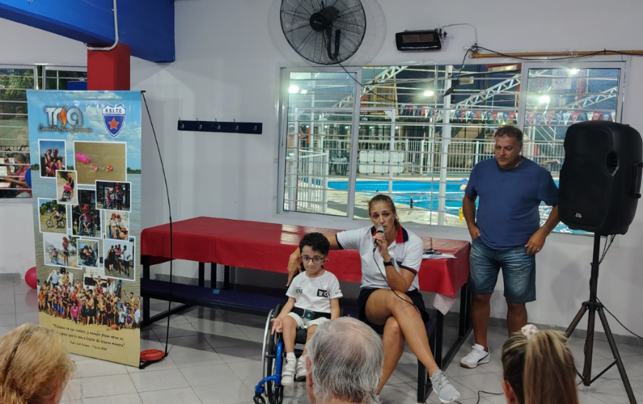 Emotivo homenaje: Red Star inmortalizó la hazaña de Pedro e Isabel