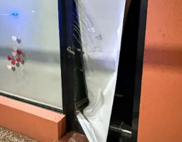 Robaron y provocaron daños en una cafetería céntrica de San Lorenzo