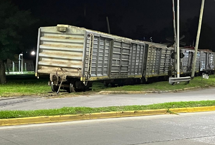 Descarrilamiento de un tren en el acceso a San Lorenzo generó demoras en el tránsito