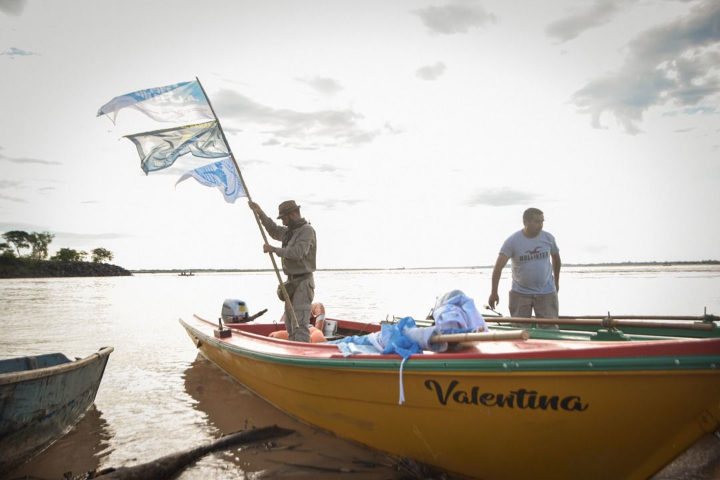La travesía por el Paraná llegó a Corrientes con un acto multitudinario y críticas al dragado a 44 pies