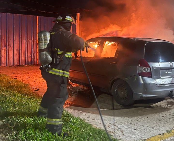 Misterioso incendio de un automóvil en Puerto General San Martín