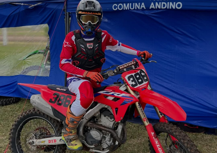 Joven promesa del motocross busca apoyo para seguir acelerando su sueño