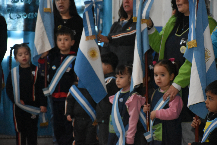 Fray Luis Beltrán conmemoró el 216° aniversario de la Revolución de Mayo con un emotivo acto oficial
