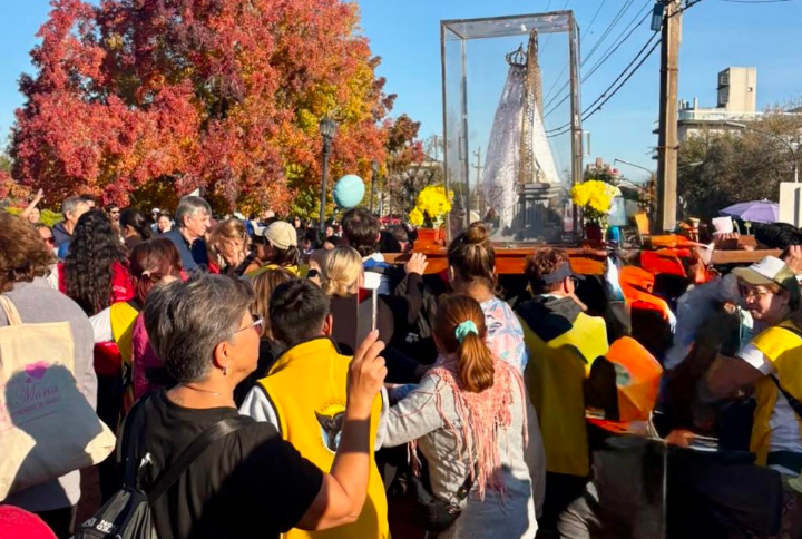 Miles de fieles participaron de la tradicional peregrinación entre Rosario y San Lorenzo