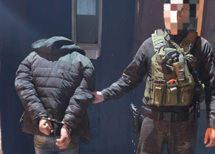 Masivo operativo de saturación policial en Capitán Bermúdez: 125 personas identificadas y un detenido con pedido de captura