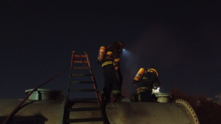 Importante operativo de bomberos por una reacción química en una estructura industrial de Puerto San Martín