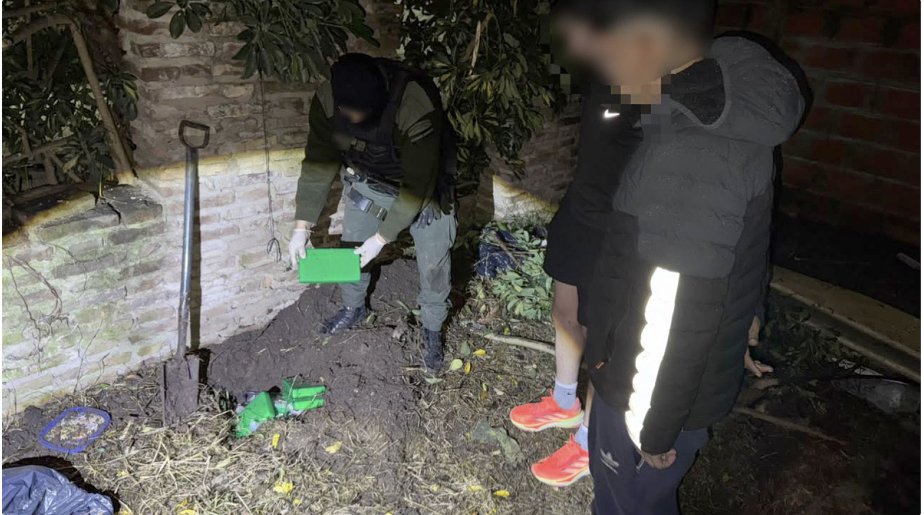 Santa Fe: hallan más de 58 kilos de cocaína enterrados durante allanamientos vinculados a una aeronave narco