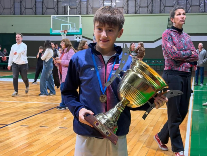 Básquet de Red Star: Tomás Bisca representó a la Rosarina y logró el subcampeonato provincial con la Selección Sub 11