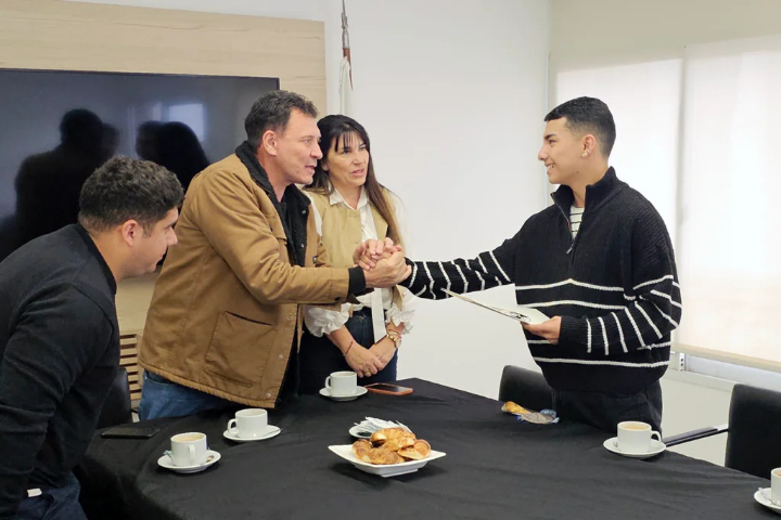 Raimundo reconoció a Santino Sánchez por su consagración nacional en patín artístico