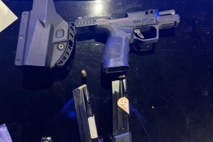 Circulaba en moto por San Lorenzo con una pistola 9 milímetros oculta entre sus prendas