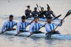 Canotaje dorado, títulos en surf y pádel y plata para el fútbol argentino