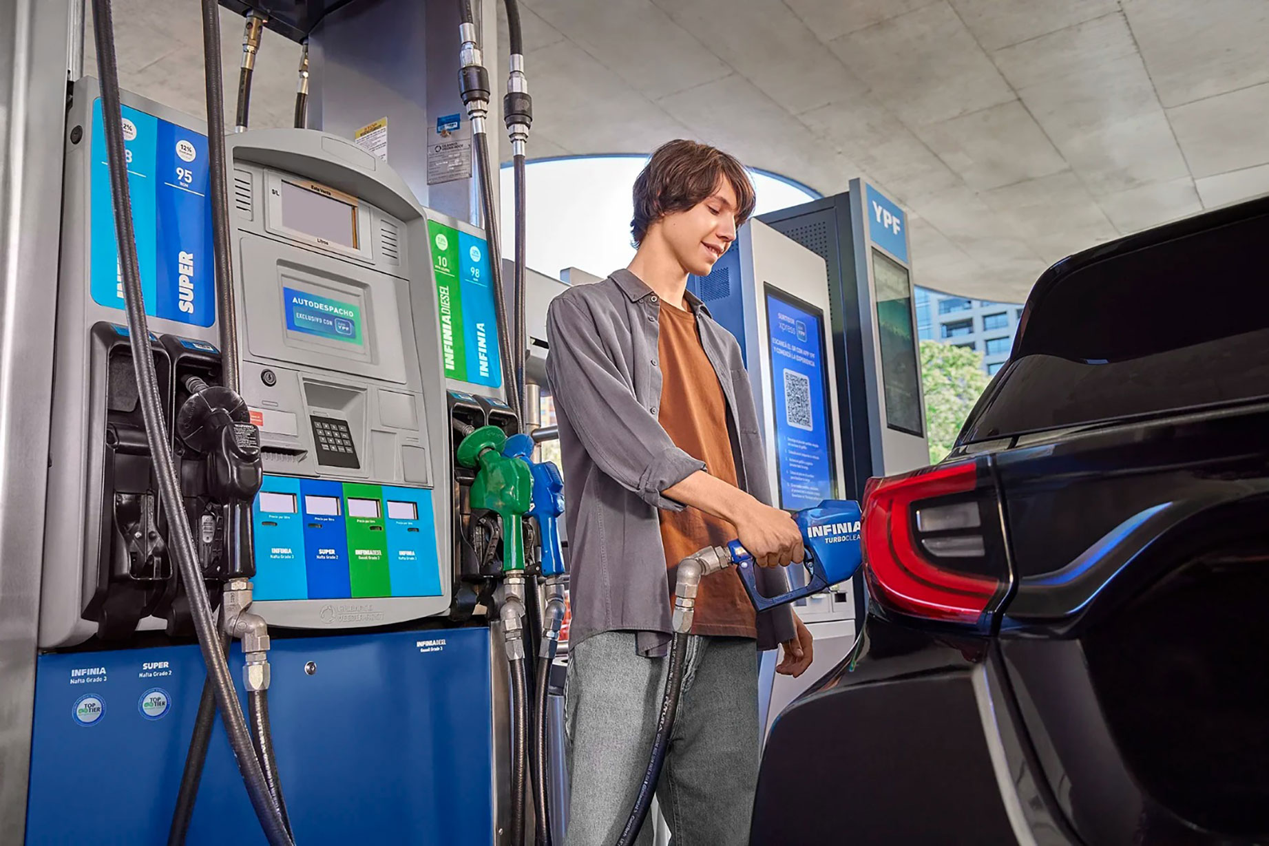 Las estaciones de servicio de Rosario deberán mostrar qué componentes integran el precio del combustible